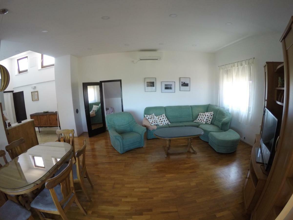 Koralj Apartment *